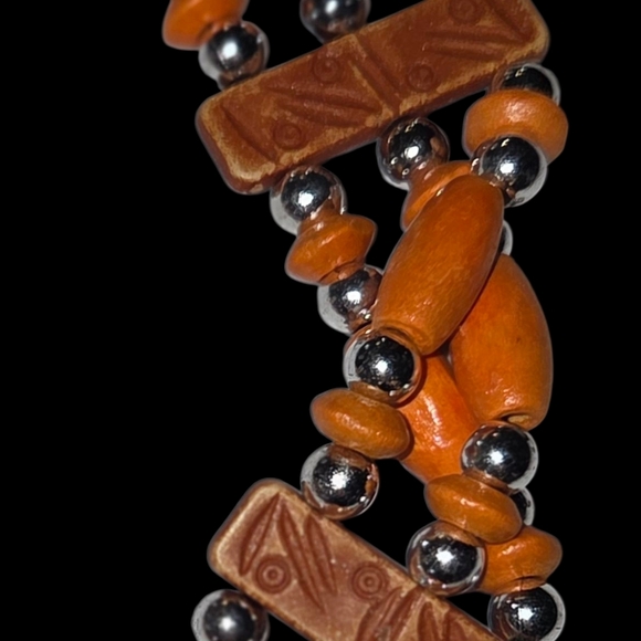 Elegant‎ Orange Beaded Necklace - Picture 2 of 3